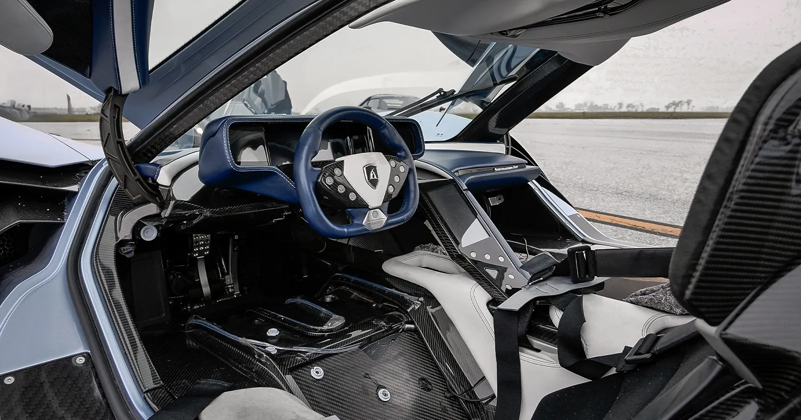Aspark Owl – interior carbon-fiber and structural details