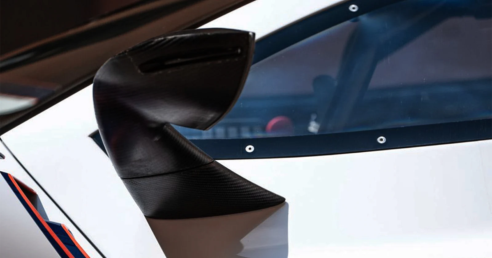 Aspark SP600 – side window and mirror close-up