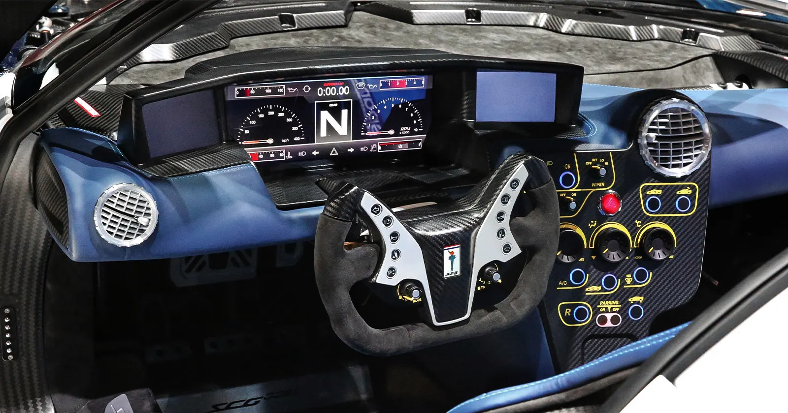 SCG003S – Steering Wheel and Driver Controls Detail | Manifattura Automobili Torino