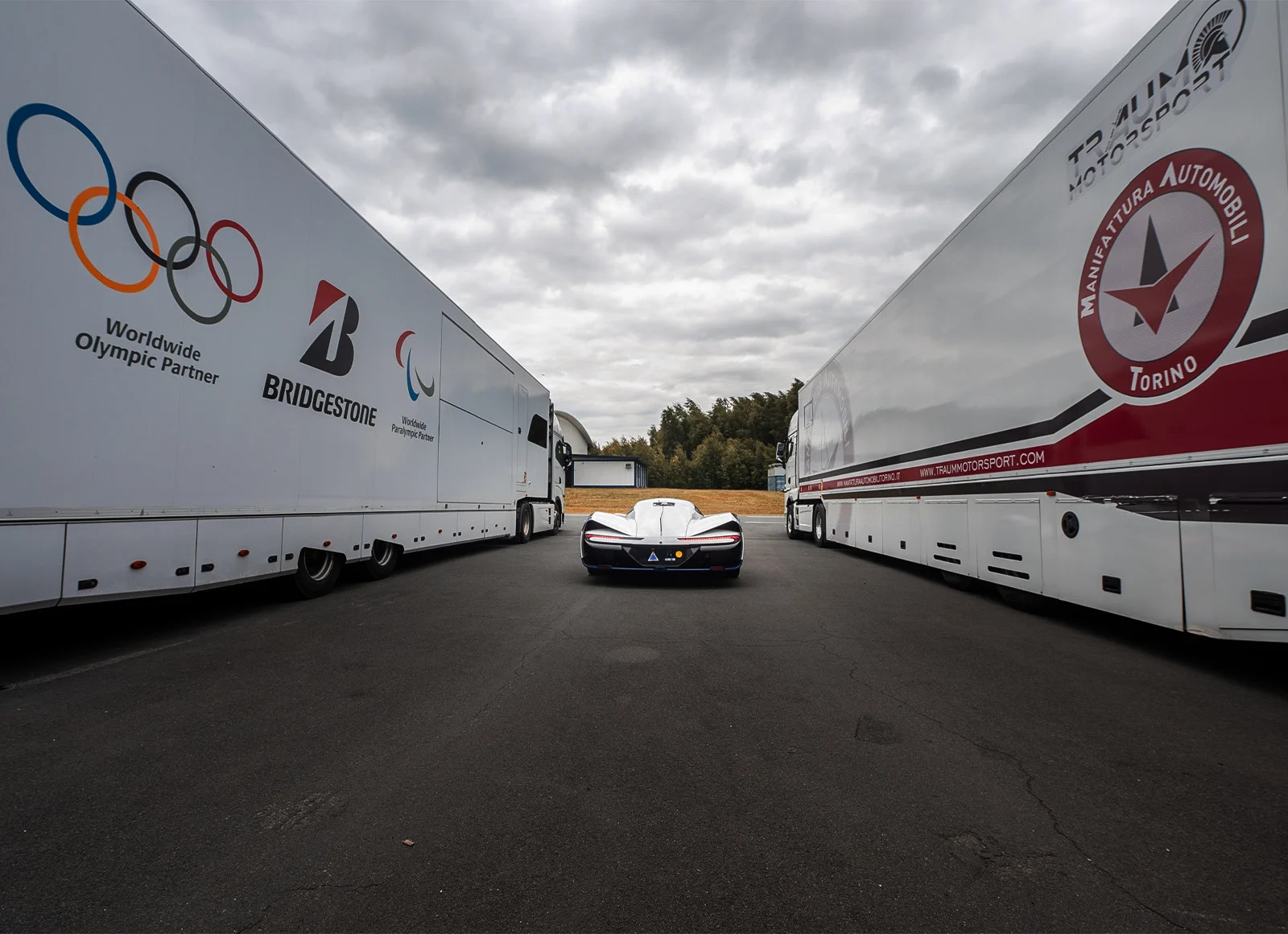 Aspark SP600 – rear view on Papenburg track during record attempt